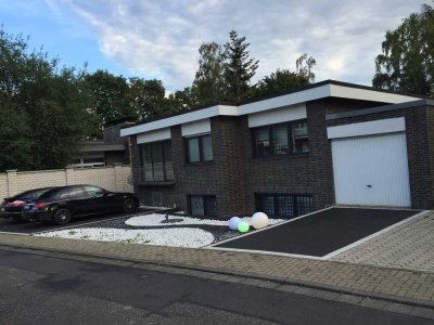 Preiswertes, geräumiges und modernisiertes 5-Zimmer-Haus mit EBK in Kerpen