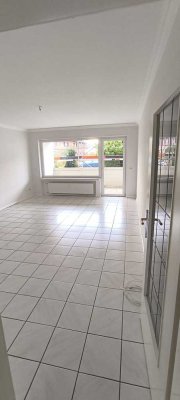 2 Zimmer Erdgeschosswohnung mit Küche und Balkon