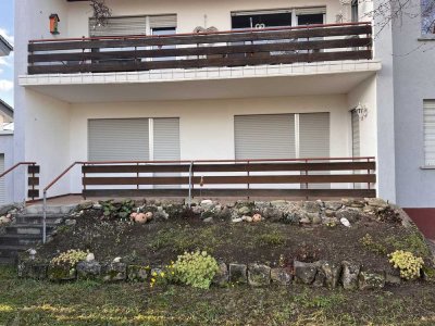 Helle 4-Zimmer-Wohnung mit Balkon, Garten und Garage in Weiher