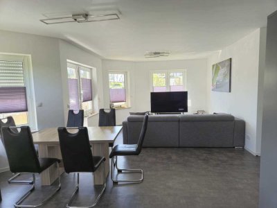 Moderne 4-Zimmer-Eigentumswohnung im Erdgeschoss mit Balkon, Garage und Einbauküche