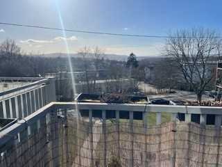 Helle 2 ZKB mit Balkon ab 15.03/01.04.2026