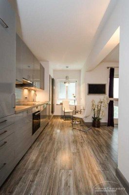 LUXURIÖS UND STILVOLL EINGERICHTETE WOHNUNG MIT BALKON IN HARVESTEHUDE