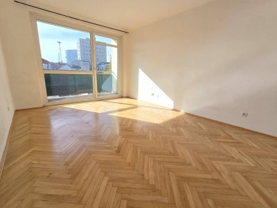 * * * LEISTBARES WOHNEN in ZENTRALER STADTLAGE... IDEALE WG-EIGNUNG... 2 LOGGIEN... LIFT... FERNWÄRME * * *