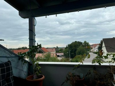 600 € - 68 m² - 2.5 Zi.
nette Dachgeschosswohnung mit herlicher  Fernsicht.