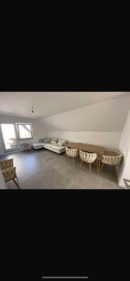 Helle, frisch sanierte, moderne 3-Zimmer Maisonetten- Wohnung in Rodheim.