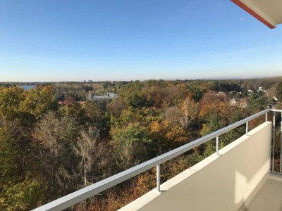 Super geschnittene 4 Zimmerwohnung mit  gigantischem Blick, 2 Balkonen, Aufzug, Gäste-WC etc...