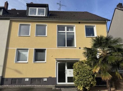 Top 3 Zimmer Dachgeschosswohnung in hervoragender Lage in  Köln-Longerich