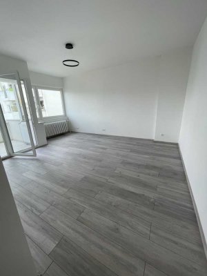 Kernsanierte 1-Zimmer Wohnung in Haselhorst (Spandau) mit geh. Innenausstattung mit Einbauküche