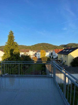 Sanierte 3 Zimmer Wohnung im DG