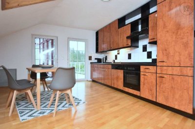 Möblierte 2-Zimmer Wohnung mit 2 Balkonen, Wintergarten und Stellplatz