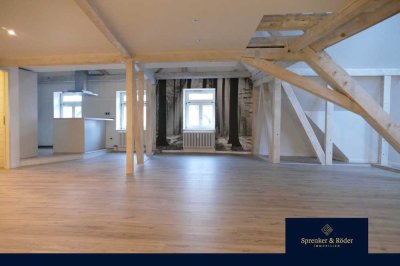 Offen gestaltete Maisonettewohnung mit Einbauküche