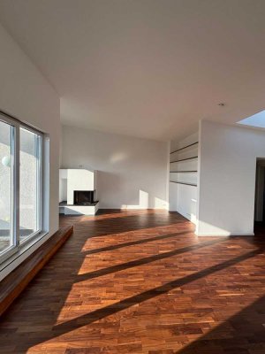 Stilvolle, gepflegte 3-Raum-Penthouse-Wohnung mit geh. Innenausstattung