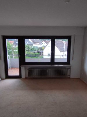 Helle 4.5 Zi. Wohnung mit Balkon, auf Wunsch Garage