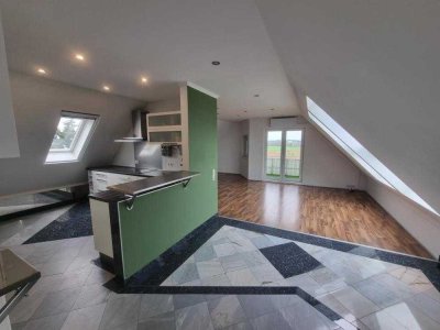 Moderne Dachgeschoss- Wohnung mit Komfort 
und herrlicher Aussicht ...