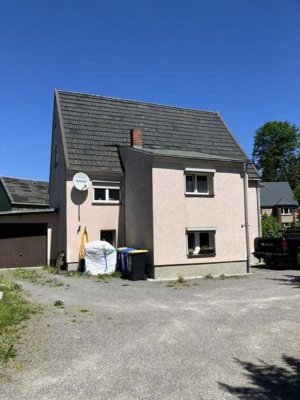 Idyllisch gelegenes 5-Zimmer Einfamilienhaus mit Wanne, Dusche und Garage im schönen Erzgebirge