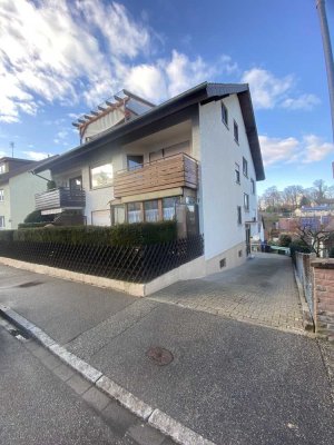 Helle 3,5-Zimmer-Dachgeschosswohnung mit Dachterrasse & Kamin