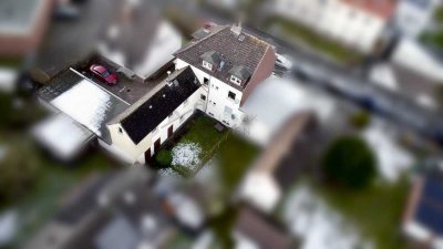 Kapitalanlage in Hannover: Gepflegtes Haus mit 4 Wohnungen und mehreren Garagen