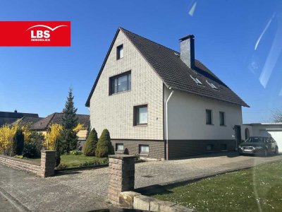 Gepflegtes Zweifamilienhaus m. Doppelgarage und Garten und Ausbaupotenzial