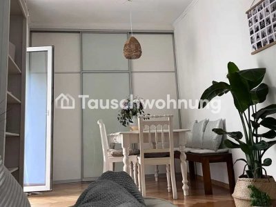 Tauschwohnung: Tauschen 2 Zimmer Altbau Wohnung mit Balkon