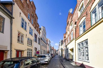 Liebevoll sanierte, denkmalgeschützte DHH: Ein Juwel auf der historischen Lübecker Altstadtinsel!
