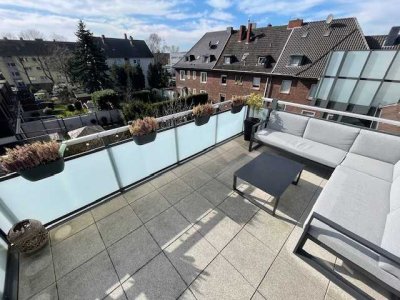 +++ DACHGESCHOSSLIEBHABER AUFGEPASST - ALTBAUCHARME UND SONNENBALKON ÜBERZEUGEN +++