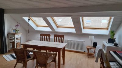 von PRIVAT , DG Wohnung mit Rheinblick in BONN BEUEL, Badewanne