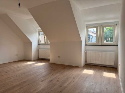 Großzügige 2 Zimmer DG Wohnung mit offenem Schnitt - kernsaniert (Whg. 6)