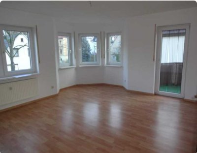 Helle 2-Zimmer-Wohnung mit Balkon im 2. OG