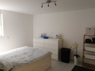 Vollständig renovierte 2-Raum-Wohnung mit Einbauküche in Raunheim