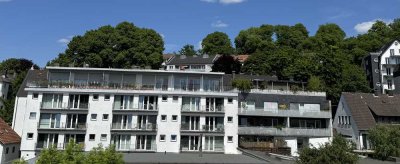 Erstklassig sanierte und zentral gelegene 2 Zi.-Whg. mit Aufzug und Südbalkon an der Hardt (Elb.)