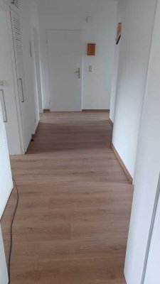 Zweifamilienhaus in ländlicher Umgebung, aber noch Stadtgebiet Freising, ca. 2,5 km zum Stadtzentrum