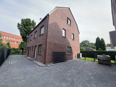 Neubau - Erstbezug: absolute Traum Lage, 5 Zi.-DHH + wohnl. Keller in Norderstedt-Mitte (3)