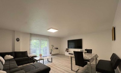 Schöne 3 Zimmer Wohnung mit Balkon und Pkw Stlp.