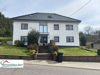 VIEL PLATZ DRINNEN UND DRAUßEN, 5 MIN. BIS L-WORMELDANGE!