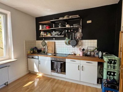 Ende Frohnhausen. Schöne 2 Raum Wohnung + Wohnküche und G-WC.