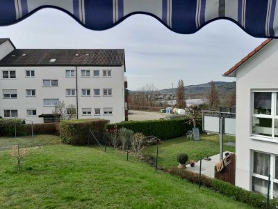 Zentrumsnahe, renovierte 3 Zimmer-Wohnung im EG mit Balkon und Remstalblick