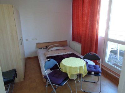 Stilvolle, modernisierte 1-Zimmer-Penthouse-Wohnung mit Balkon und Einbauküche in München Ramersdorf