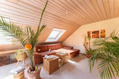 Helles Dachgeschoss mit Charme und Potenzial – perfektes Zuhause oder renditestarke Kapitalanlage