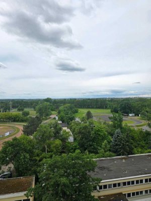 Fantastischer Ausblick: 3-Zimmer-Wohnung mit Balkon + Wanne + Aufzug!
