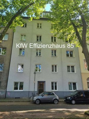 Zentrale und attraktive 2,5-Zimmer-Wohnung im KfW-85-Haus