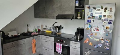 Neuwertige 2-Zimmer-Dachgeschosswohnung mit offenen Dachstuhl