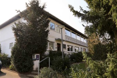 Gepflegte 5-Zimmer-Wohnung mit Einbauküche und Balkon in Bad Brückenau