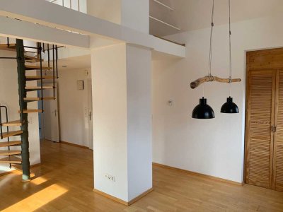 Lichtdurchflutete 2,5 - Zimmer-Maisonette-Wohnung mit Balkon und EBK in Stuttgart