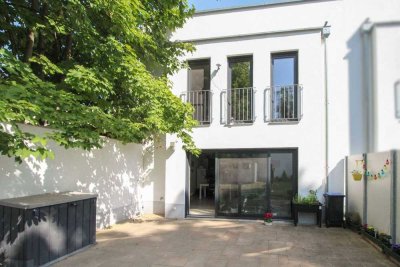 Sofort wohlfühlen: 6-Zi.-DHH mit Garten in Leipzig