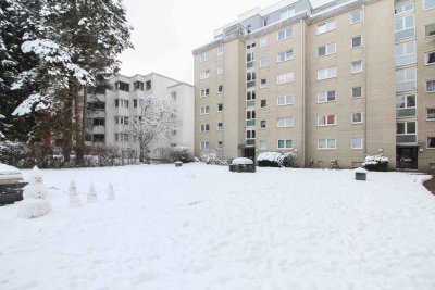 Renovierungsbedürftige 2 - Zimmer Wohnung mit Loggia