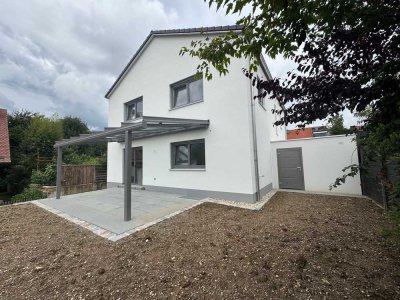 Erstbezug: Schönes 8-Zimmer-Einfamilienhaus mit geh. Innenausstattung
