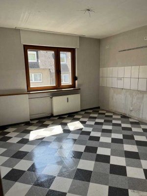 Großzügige 5-Zimmer-Wohnung mit Balkon und Wohnküche in Leverkusen-Quettingen