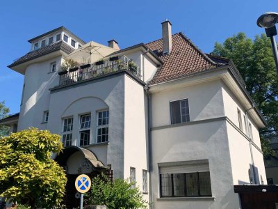 Traumwohnung mit Wintergarten in alter Villa