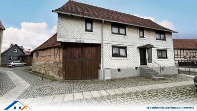 Sanierungsbedürftiger Resthof mit Scheune und Garage