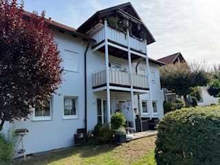 Frisch renovierte 3 Zimmer Wohnung mit Balkon in Salz